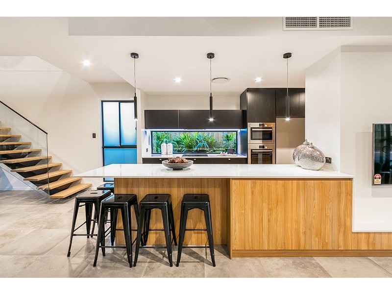 5 Iris Street, Holland Park West QLD 4121