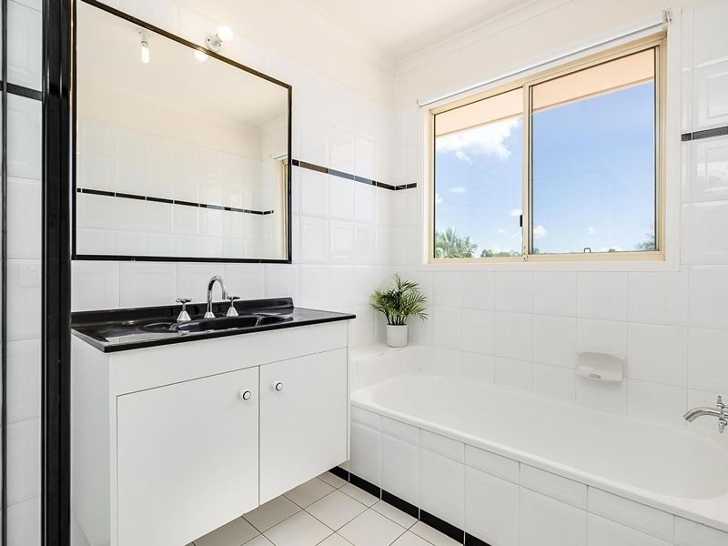 1 Benetti Close, Belmont QLD 4153