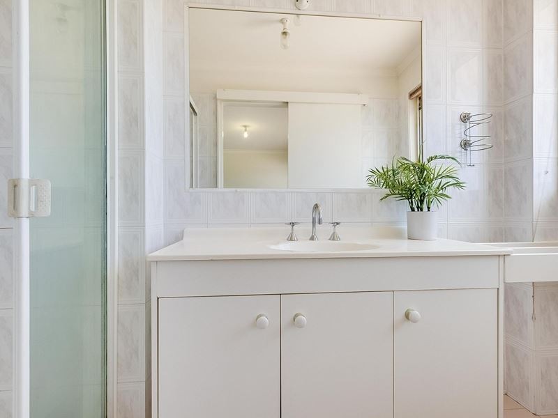 1 Benetti Close, Belmont QLD 4153