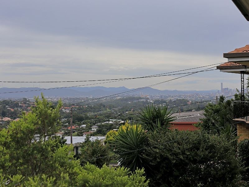 6 Cluden Street, Holland Park West QLD 4121