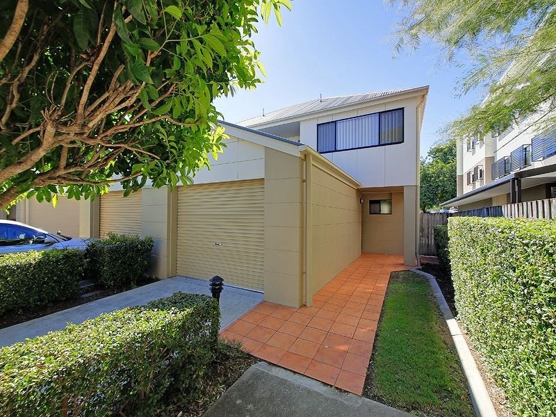 21/55 Harries Road, Coorparoo QLD 4151