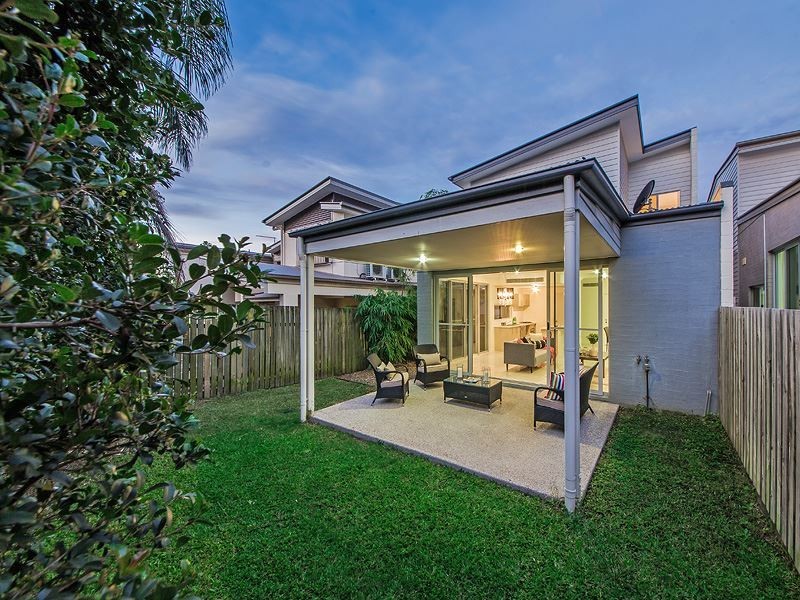 11 Houthem Street, Camp Hill QLD 4152