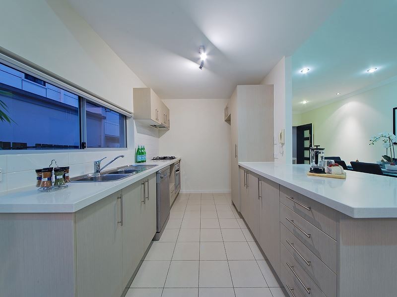 11 Houthem Street, Camp Hill QLD 4152