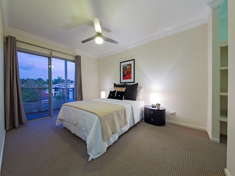 11 Houthem Street, Camp Hill QLD 4152