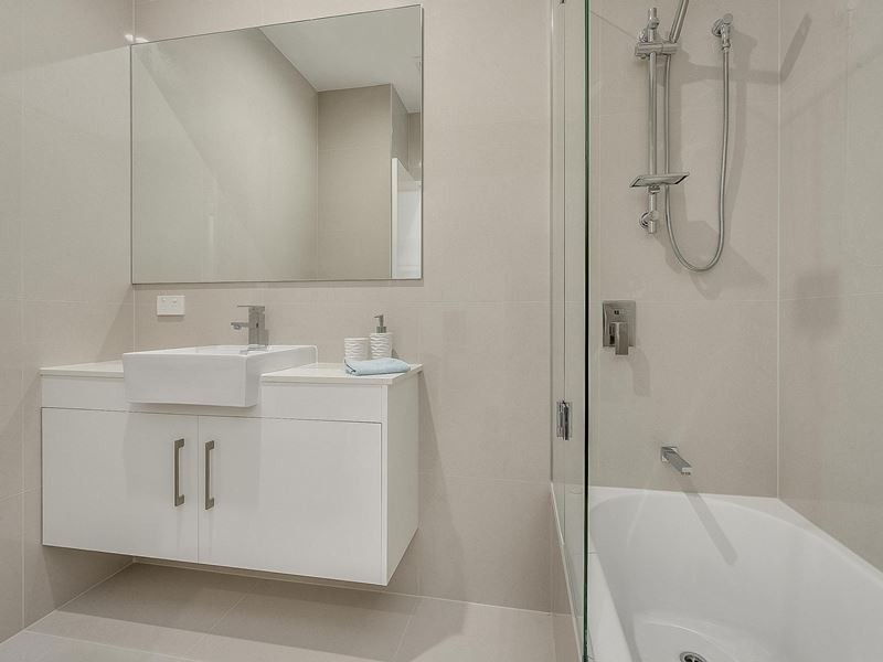 4/68 Kitchener Street, Coorparoo QLD 4151