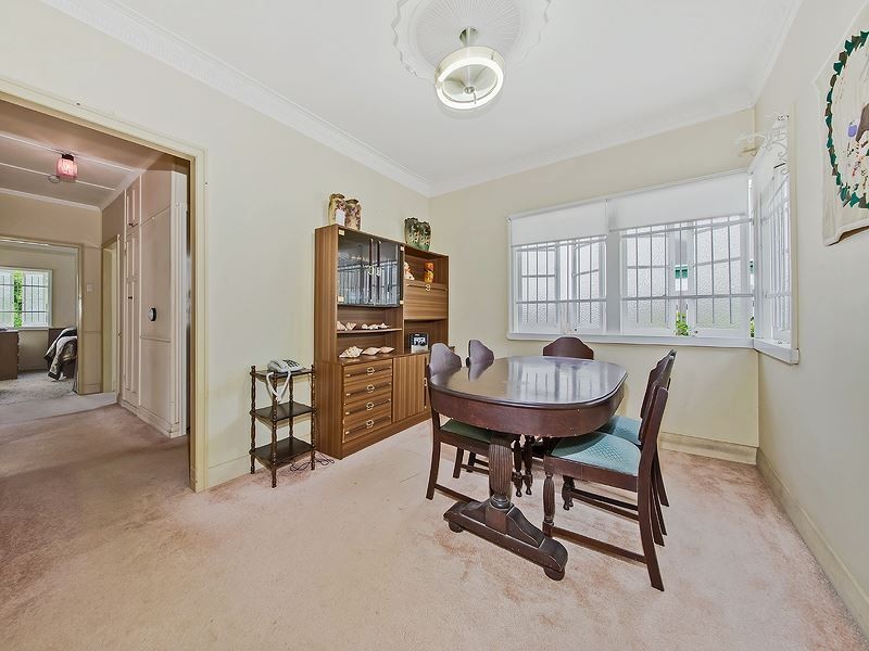 20 Arnold Street, Holland Park QLD 4121