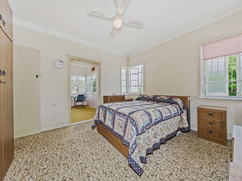 20 Arnold Street, Holland Park QLD 4121