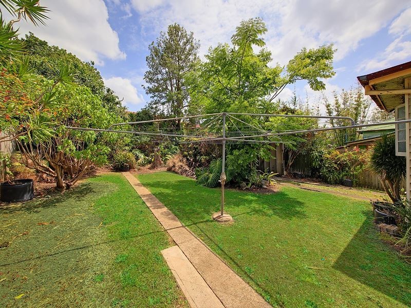 20 Arnold Street, Holland Park QLD 4121