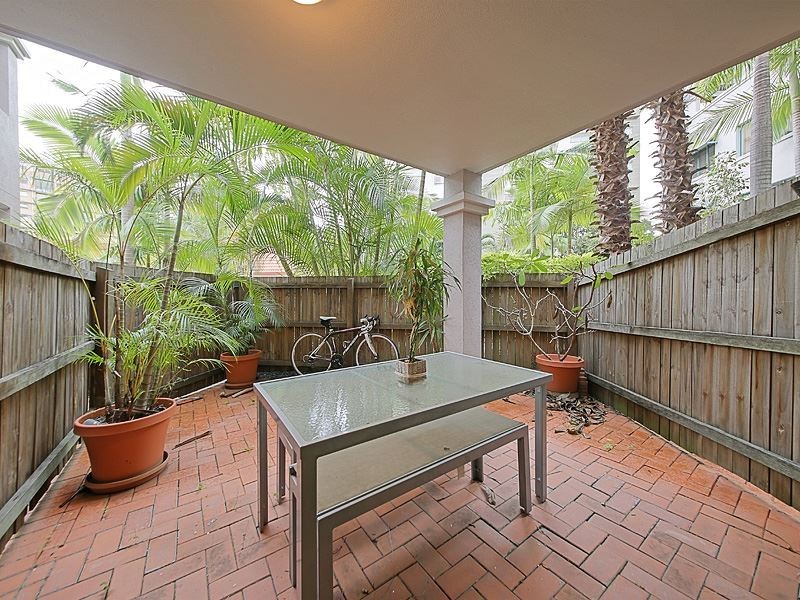 2/219 Wellington Road, East Brisbane QLD 4169