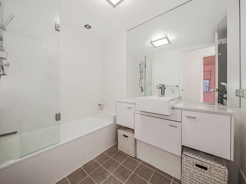 2/219 Wellington Road, East Brisbane QLD 4169