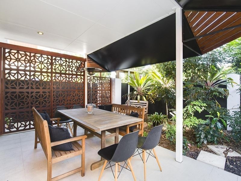 2/232 Riding Road, Balmoral QLD 4171