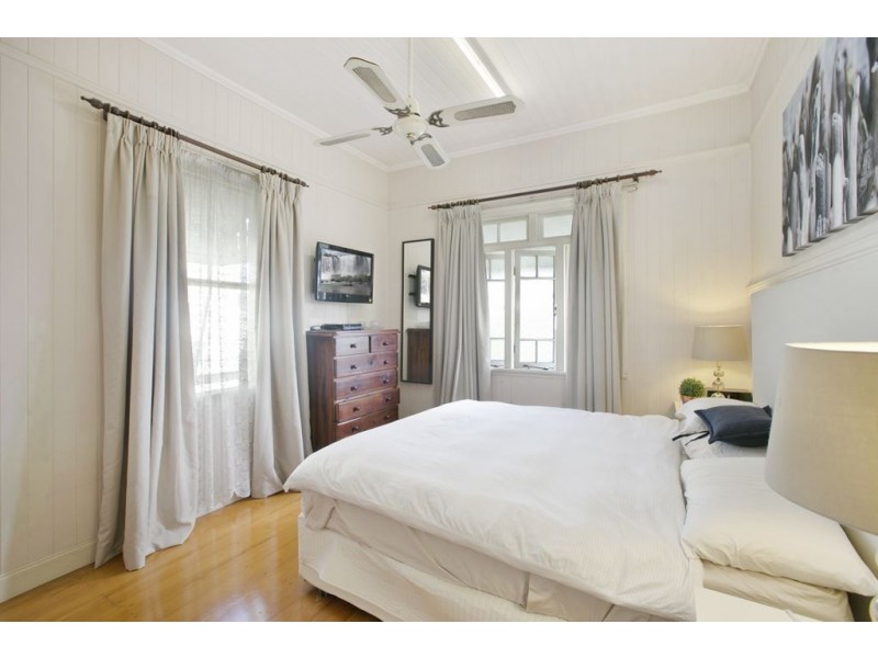 14 Macaulay Street, Coorparoo QLD 4151