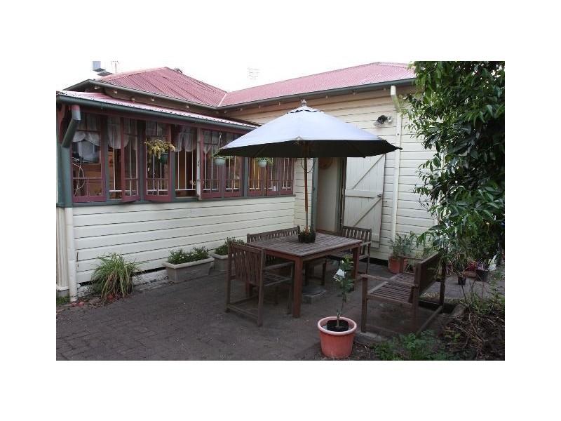 12 Cairns Street, East Brisbane QLD 4169