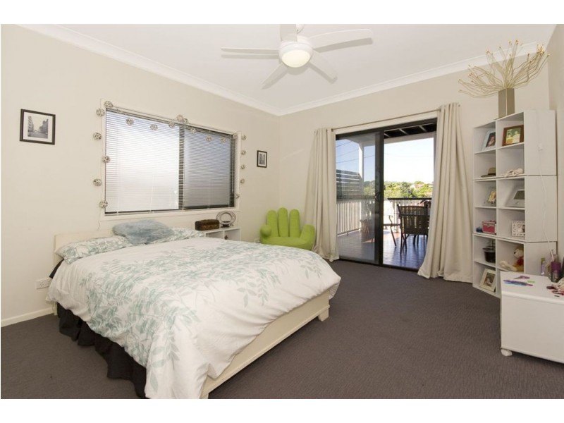 122 Cracknell Road, Tarragindi QLD 4121