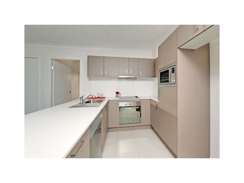 2/135 Cavendish Road, Coorparoo QLD 4151