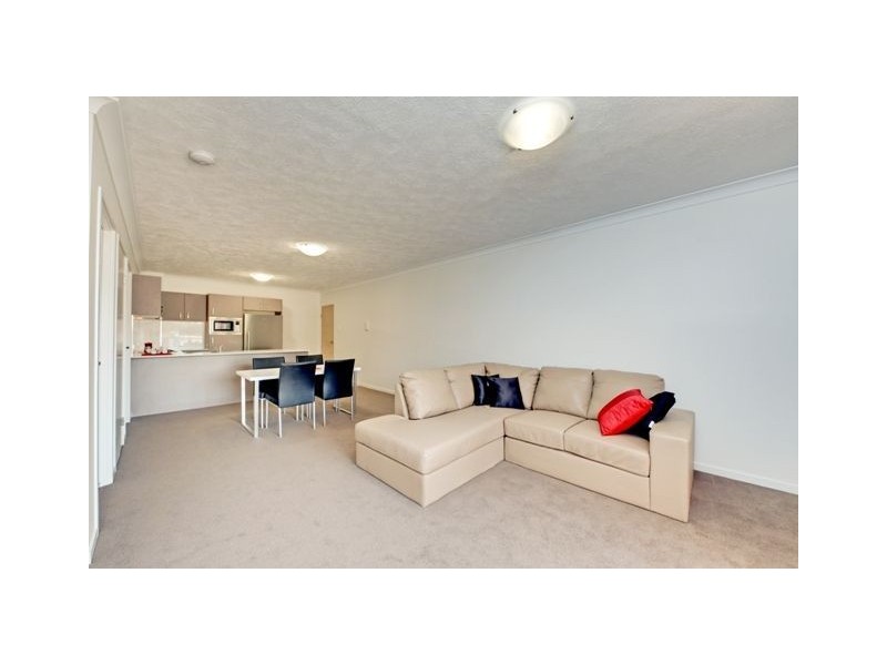2/135 Cavendish Road, Coorparoo QLD 4151