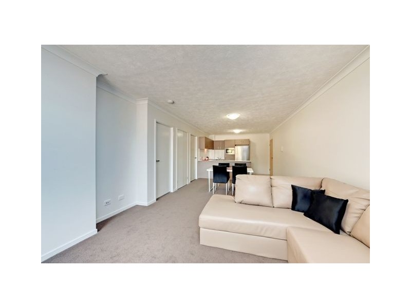 2/135 Cavendish Road, Coorparoo QLD 4151