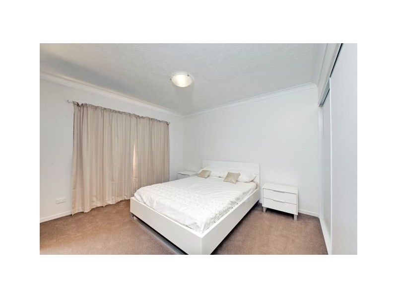2/135 Cavendish Road, Coorparoo QLD 4151