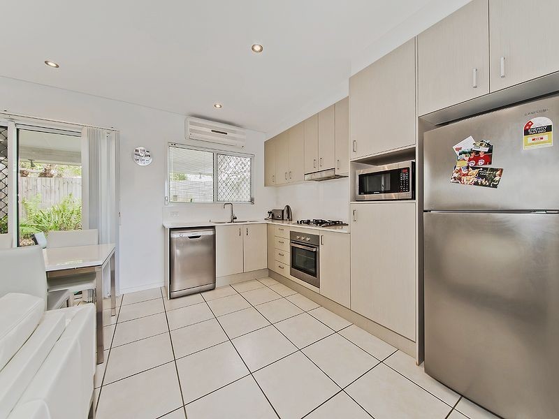 4/96 Dickenson Street, Carina QLD 4152