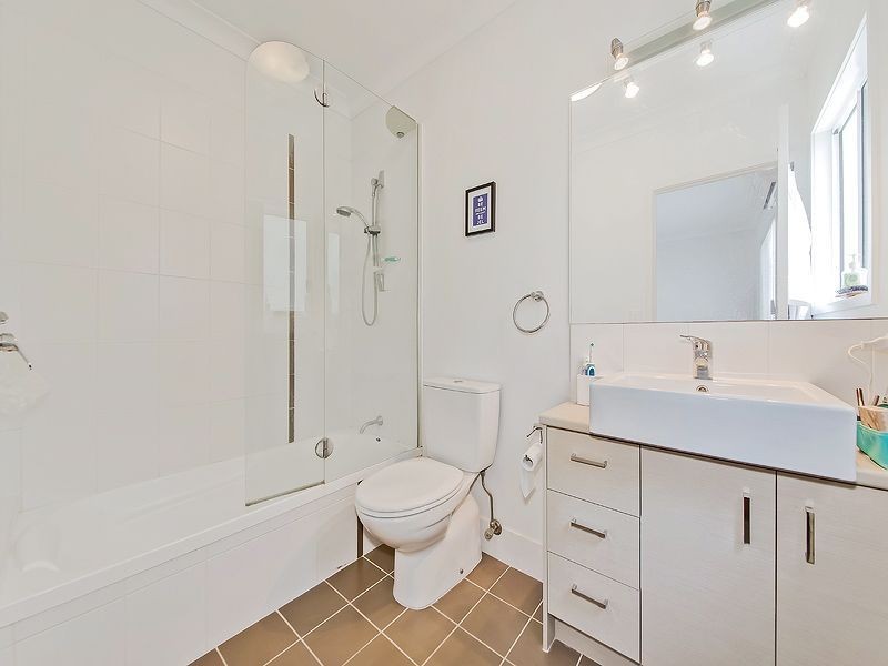 4/96 Dickenson Street, Carina QLD 4152