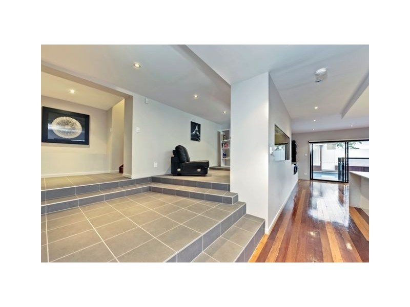 23 Castle Hill Street, Holland Park West QLD 4121