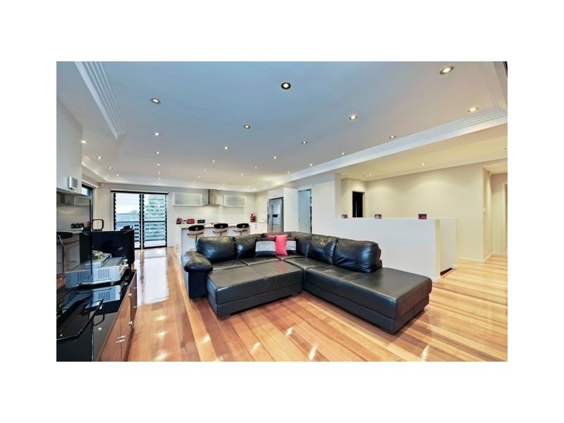 23 Castle Hill Street, Holland Park West QLD 4121