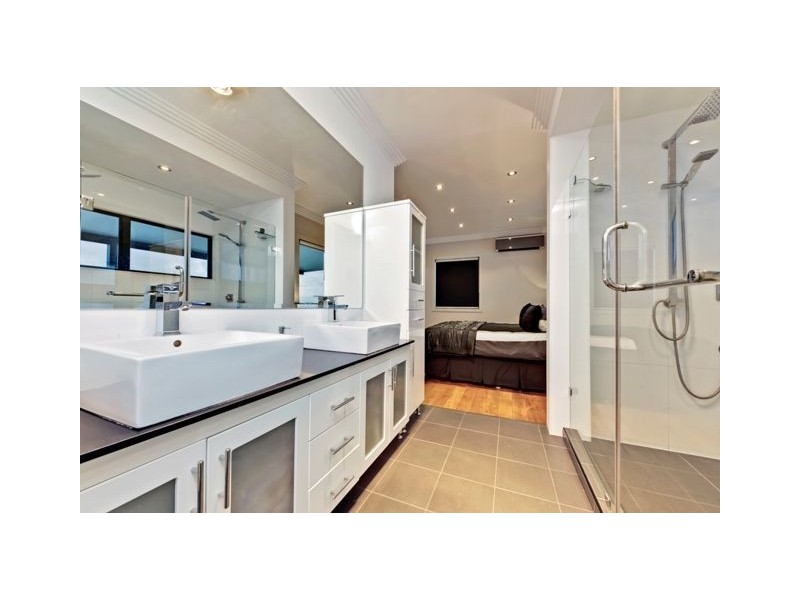 23 Castle Hill Street, Holland Park West QLD 4121