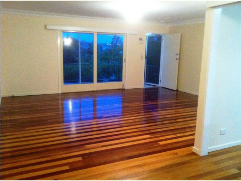 18 Palm Ave, Holland Park West QLD 4121