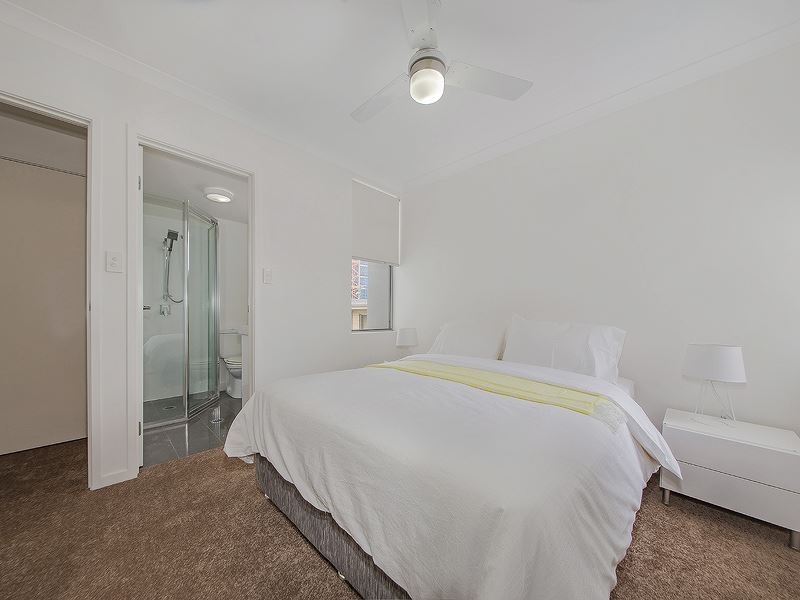 10/28 Carl Street, Woolloongabba QLD 4102