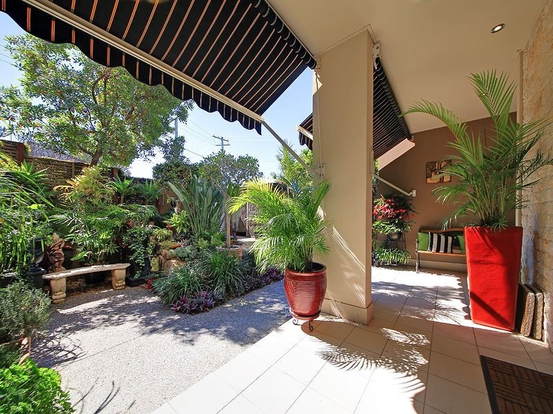 2/12 Riverview Tce, Hamilton QLD 4007