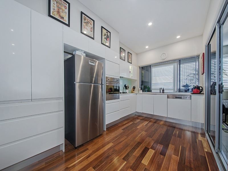 2/12 Riverview Tce, Hamilton QLD 4007