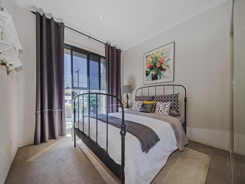 2/12 Riverview Tce, Hamilton QLD 4007