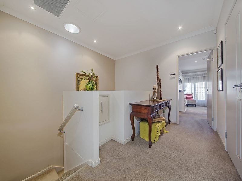 2/12 Riverview Tce, Hamilton QLD 4007