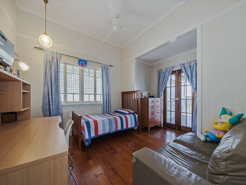 68 Rutland Street, Coorparoo QLD 4151