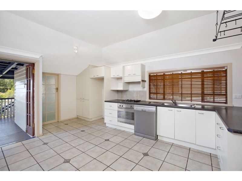 8 Nellie Street, Camp Hill QLD 4152