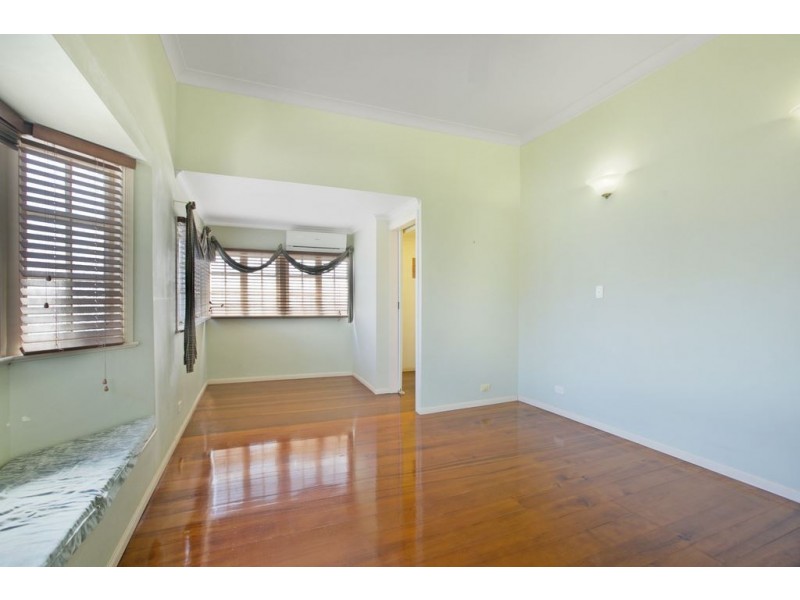 8 Nellie Street, Camp Hill QLD 4152