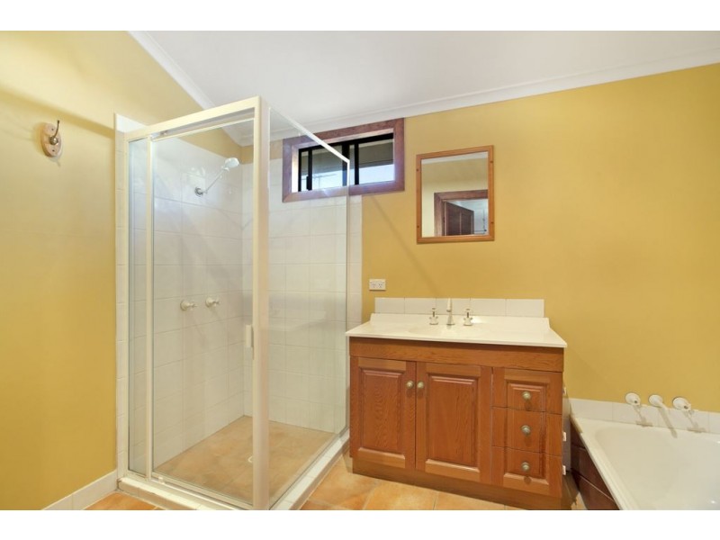 8 Nellie Street, Camp Hill QLD 4152