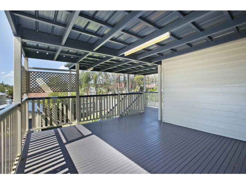 8 Nellie Street, Camp Hill QLD 4152