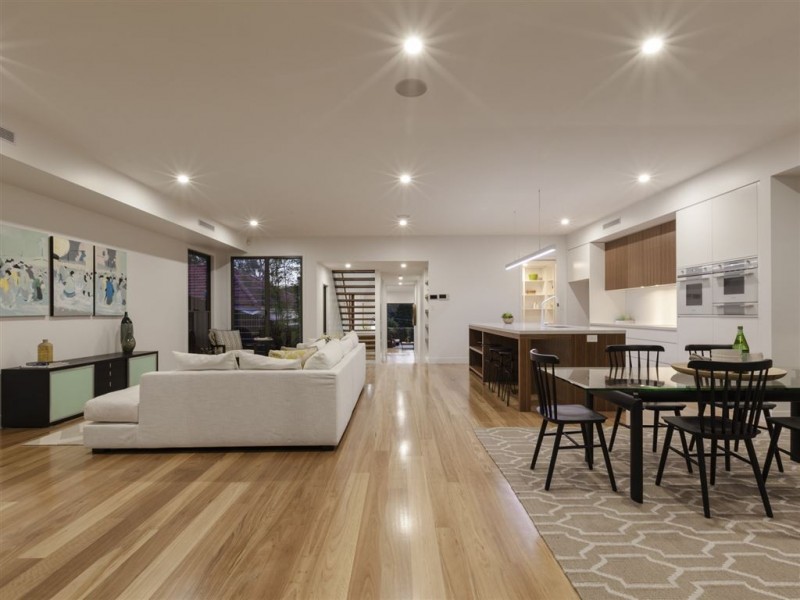 12A Kanumbra Street, Coorparoo QLD 4151