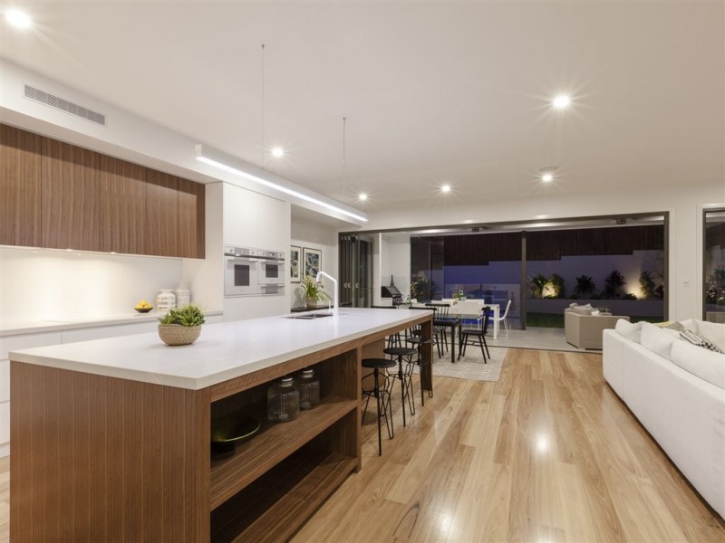 12A Kanumbra Street, Coorparoo QLD 4151