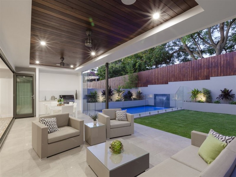 12A Kanumbra Street, Coorparoo QLD 4151