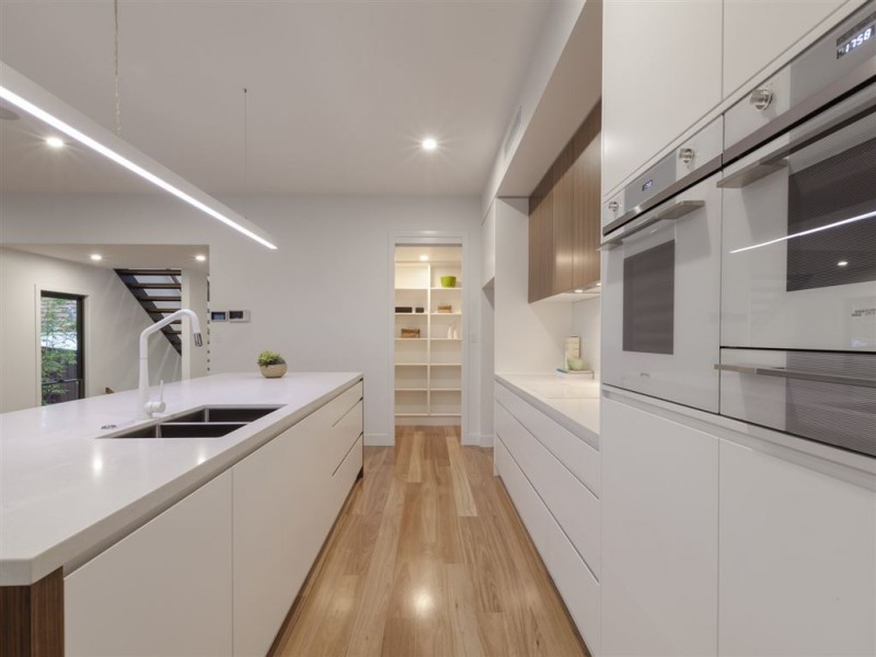 12A Kanumbra Street, Coorparoo QLD 4151