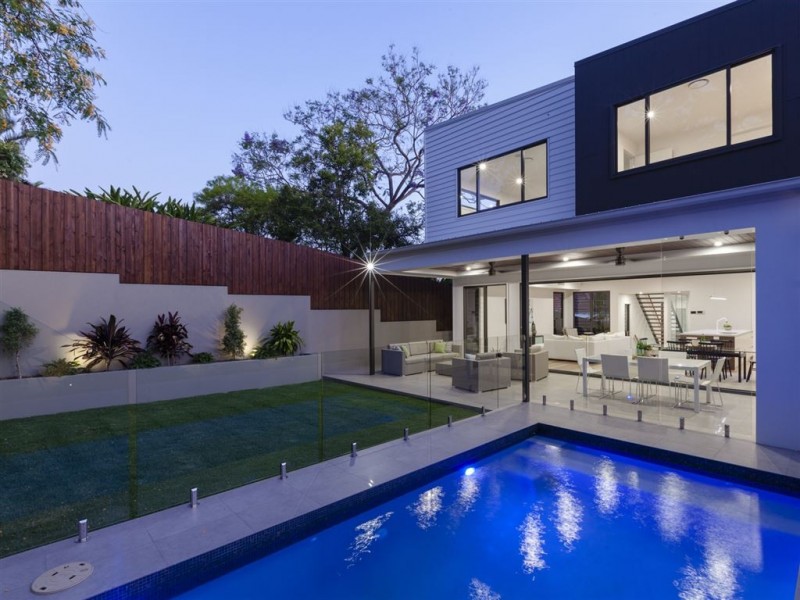 12A Kanumbra Street, Coorparoo QLD 4151