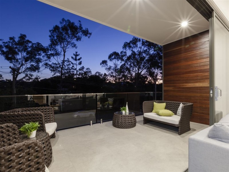 12A Kanumbra Street, Coorparoo QLD 4151