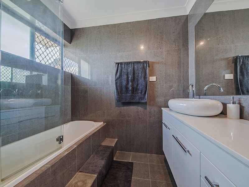 2/62 Macaulay Street, Coorparoo QLD 4151