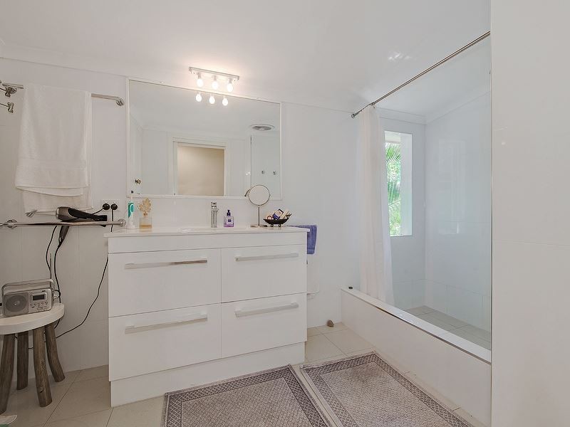 19 Brinawa Street, Camp Hill QLD 4152