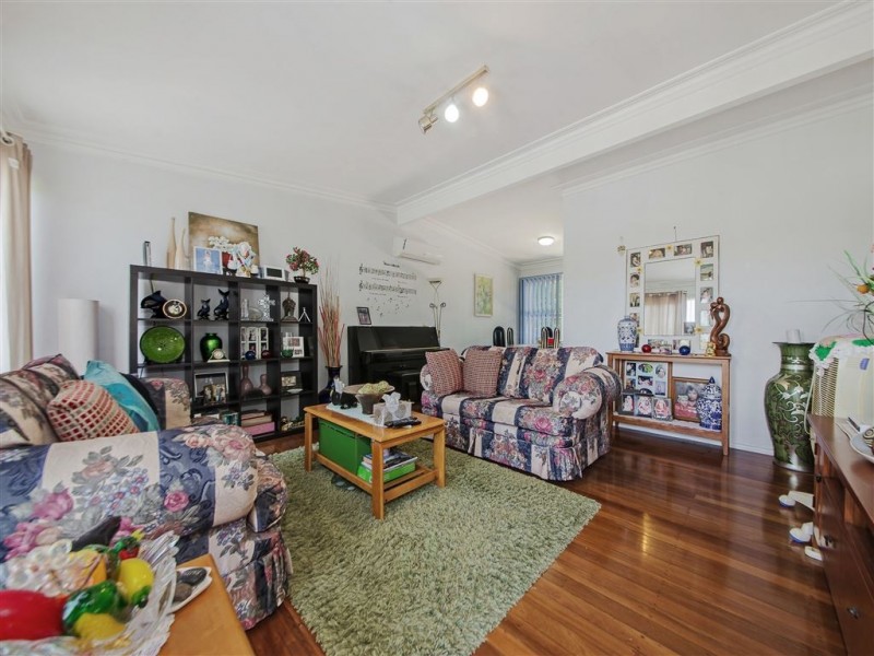 54 Valentia Street, Mansfield QLD 4122