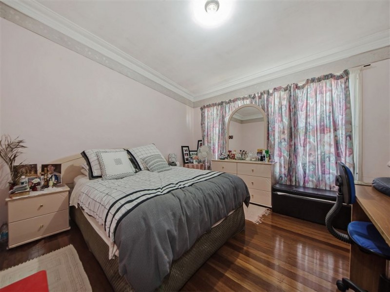 54 Valentia Street, Mansfield QLD 4122