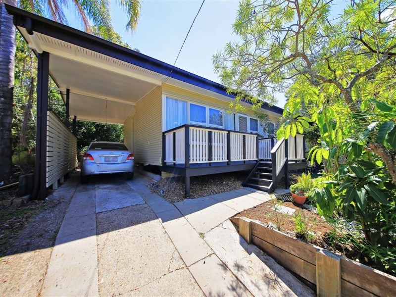 54 Valentia Street, Mansfield QLD 4122