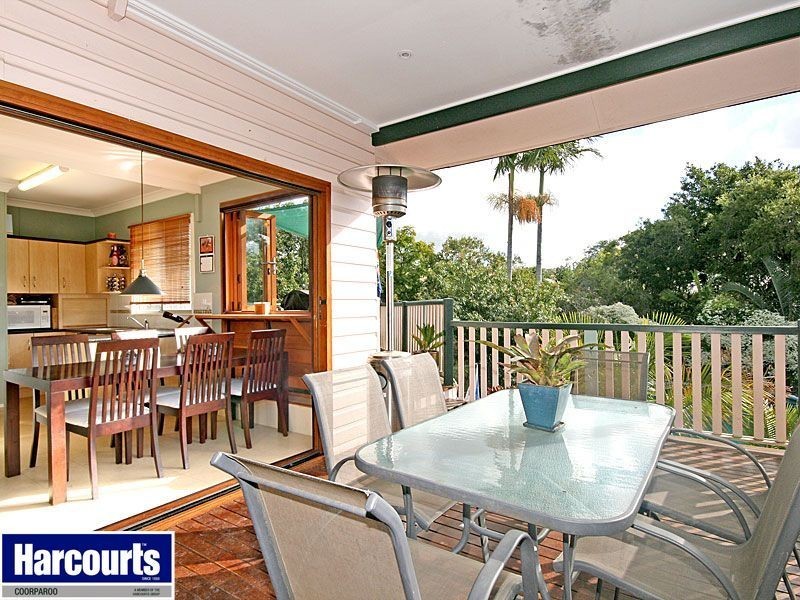 27 Herbert Street, Camp Hill QLD 4152